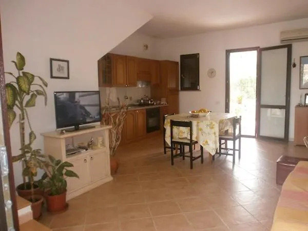 Residenza Li Fureddi דירה סאן תאודורו